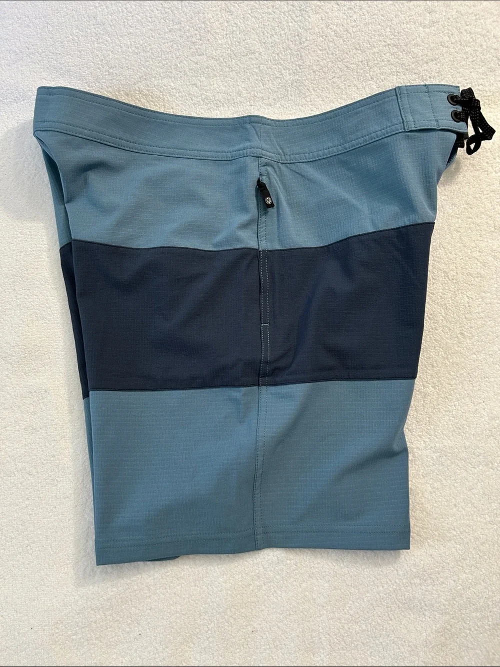 IPD 32 Board Shorts 17” in Shade Blue color block pockets drawstring 128 Fit NWT